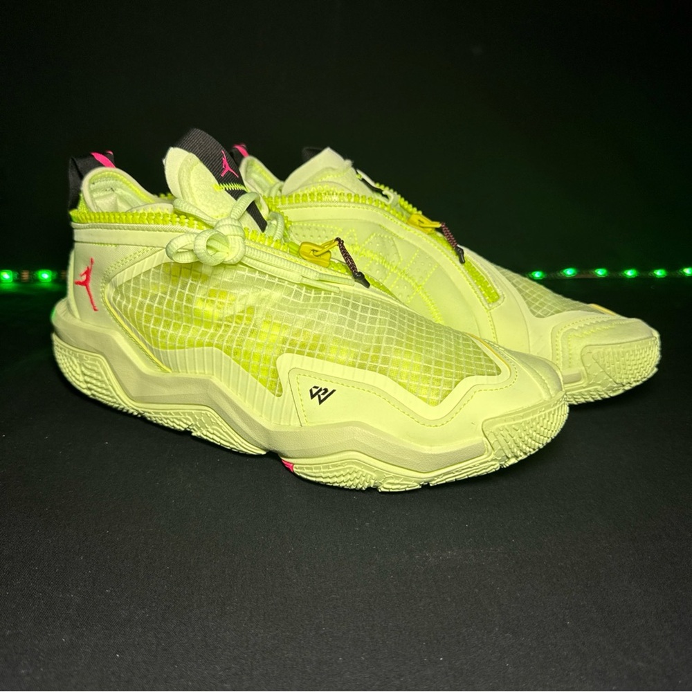 Nike Jordan Why Not .6 Barely Volt Sneakers DO7189 700 Mens Size 9 New